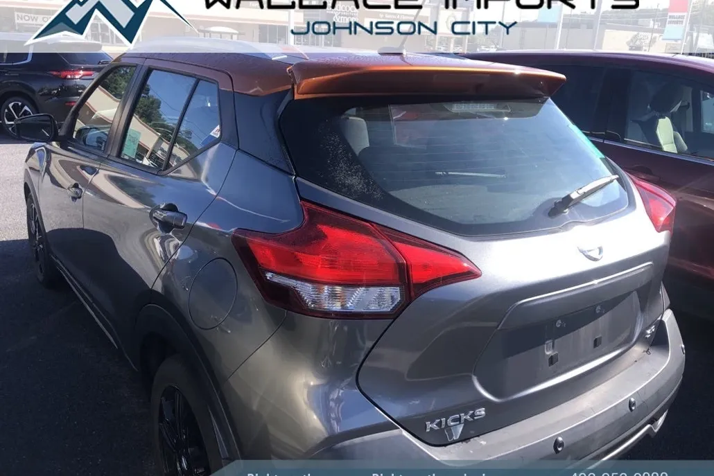 2020 Nissan Kicks SR photo 1