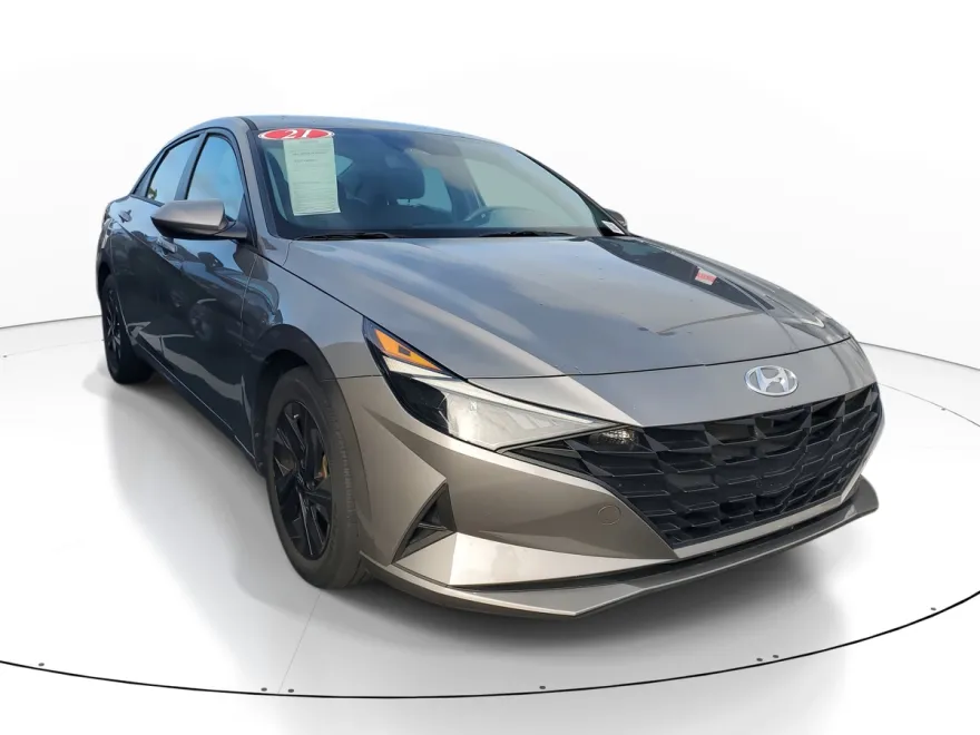 2021 Hyundai Elantra SEL photo 1