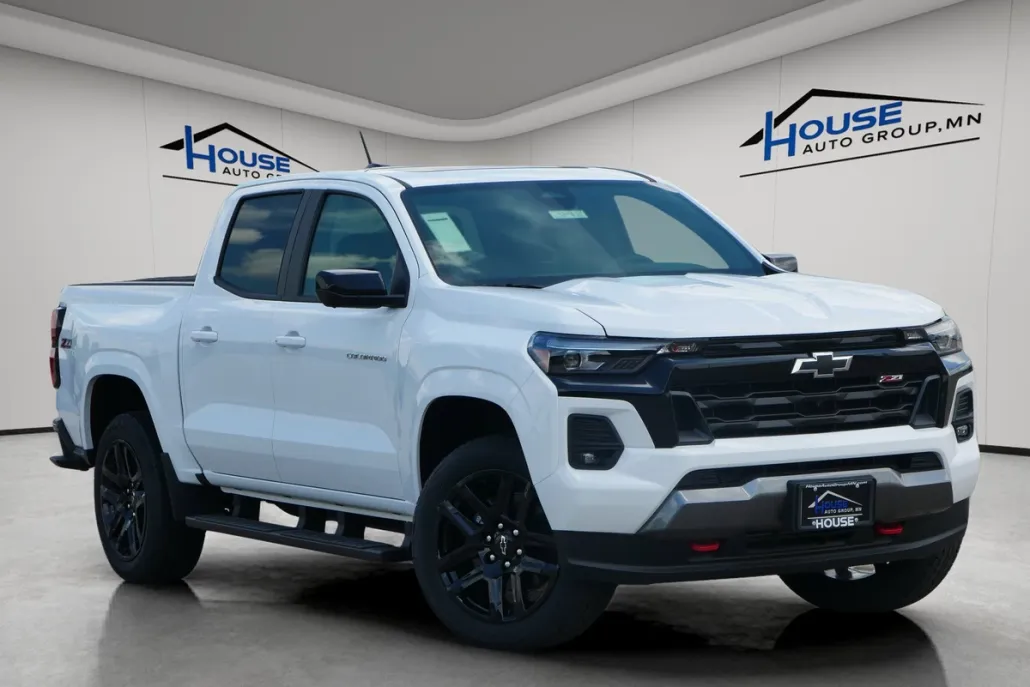 2025 Chevrolet Colorado Z71 photo 1