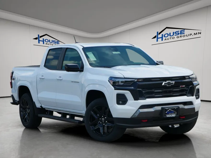 2025 Chevrolet Colorado Z71 photo 1