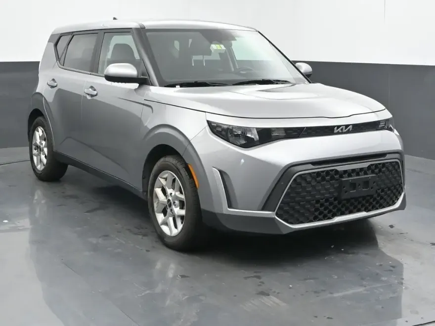 2023 Kia Soul LX photo 1
