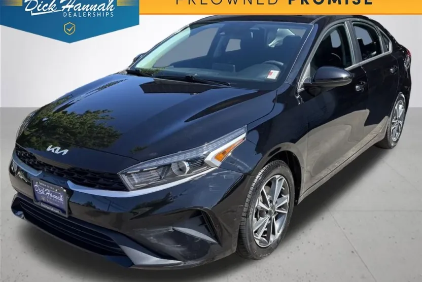 2023 Kia Forte LXS photo 1