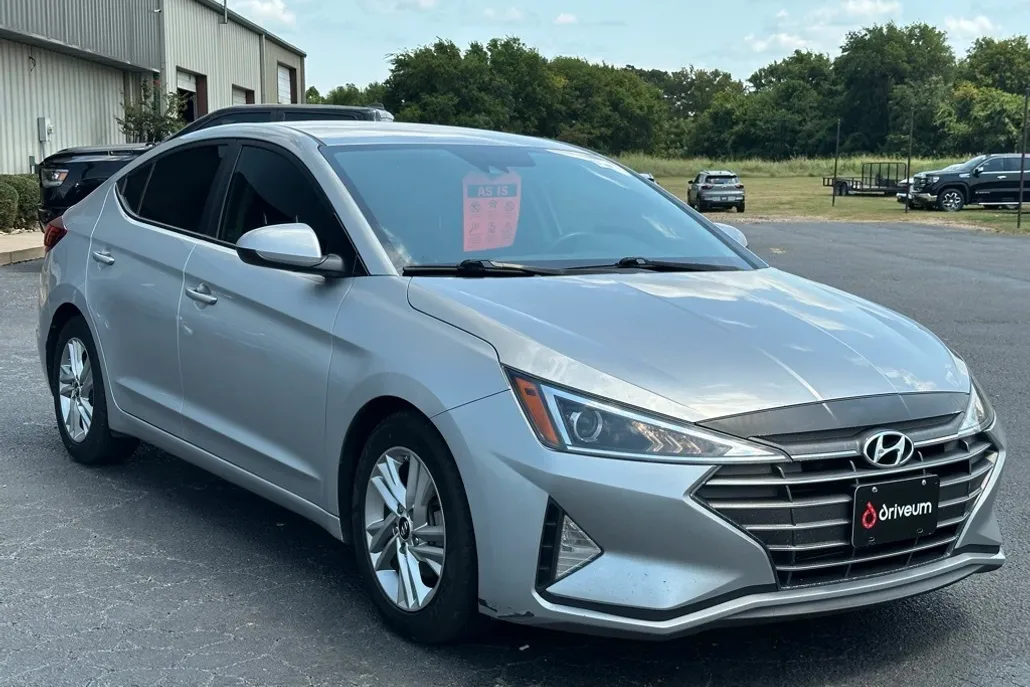 2020 Hyundai Elantra SEL photo 1