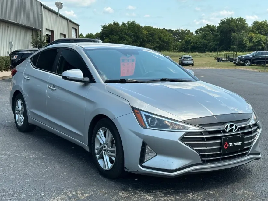 2020 Hyundai Elantra SEL photo 1