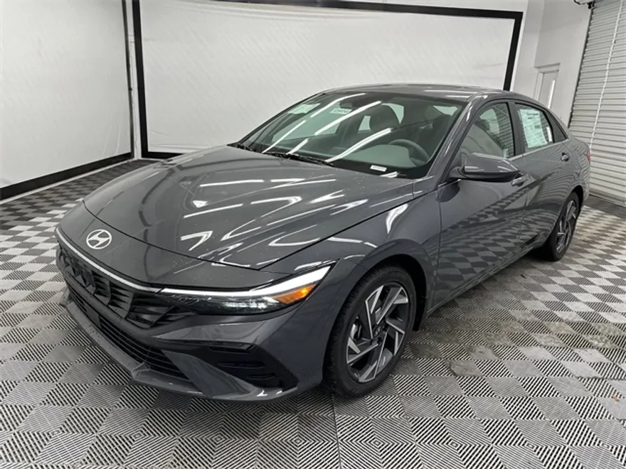 2025 Hyundai Elantra SEL Convenience photo 1