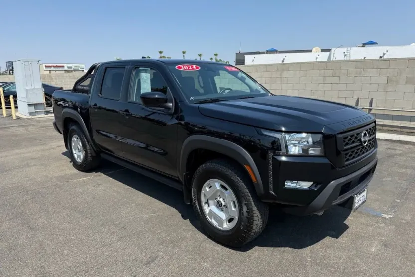 2024 Nissan Frontier SV photo 1