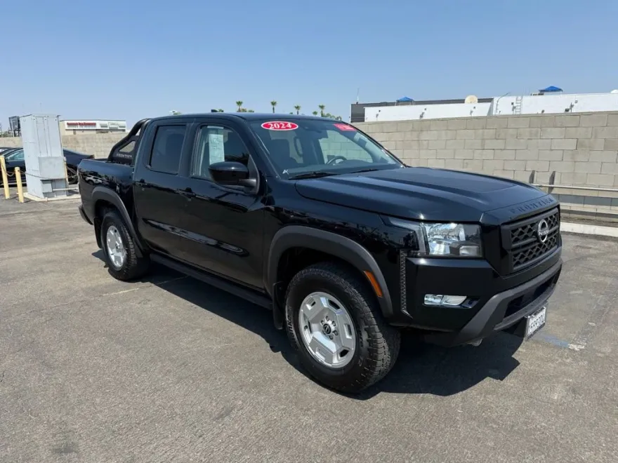 2024 Nissan Frontier SV photo 1