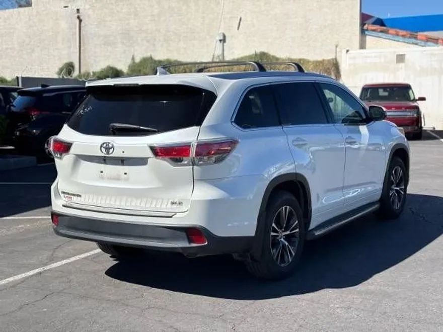 2016 Toyota Highlander Base Hybrid photo 1
