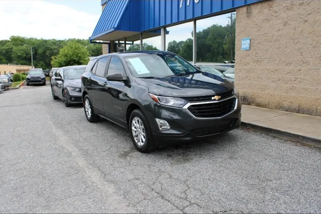 2021 Chevrolet Equinox LS photo 1