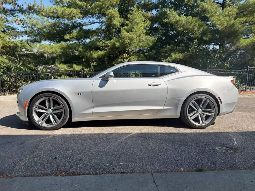 2018 Chevrolet Camaro 1LS 1LT photo 1