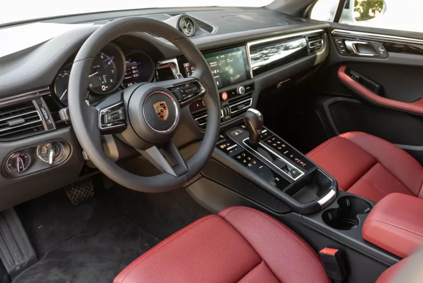 2026 Porsche Macan Base photo 1