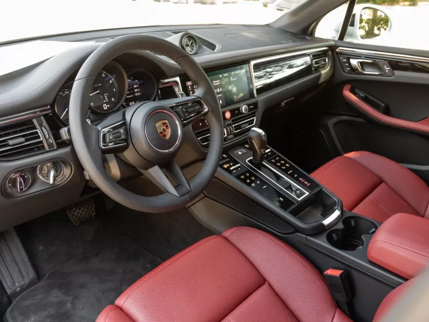 2026 Porsche Macan Base photo 1