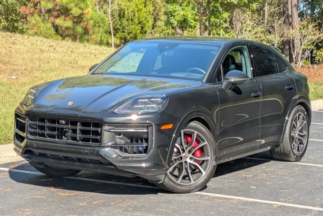 2025 Porsche Cayenne GTS Coupe photo 1