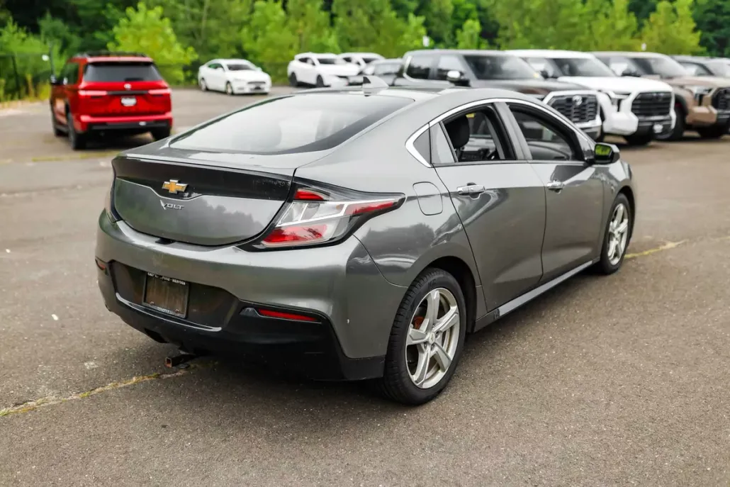 2016 Chevrolet Volt LT photo 1