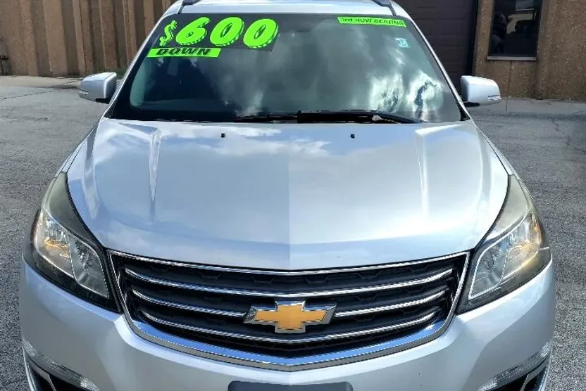 2016 Chevrolet Traverse 1LT photo 1