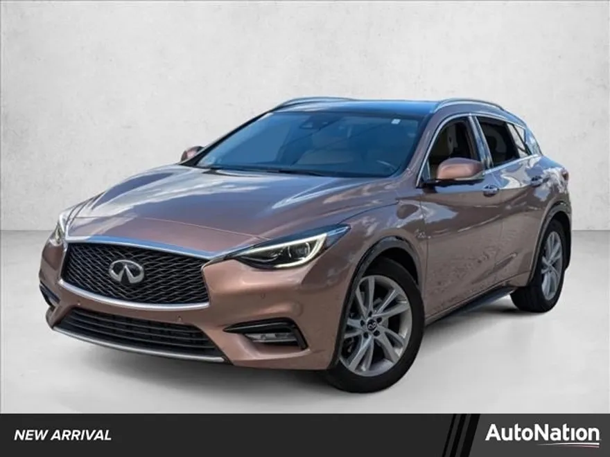 2017 Infiniti QX30 Premium photo 1