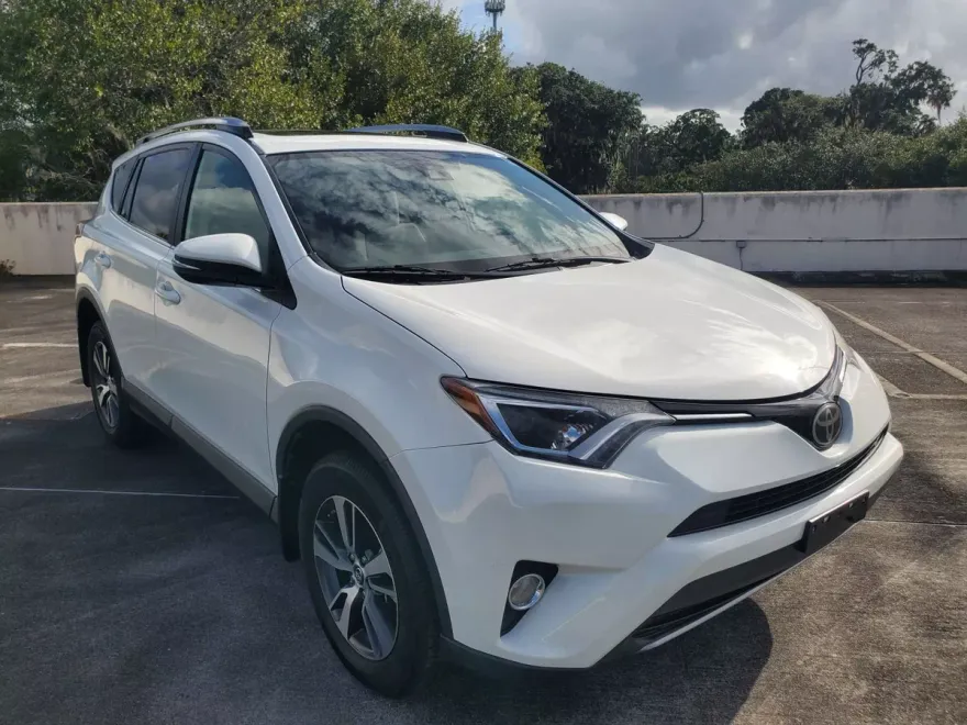2017 Toyota RAV4 XLE Sport photo 1