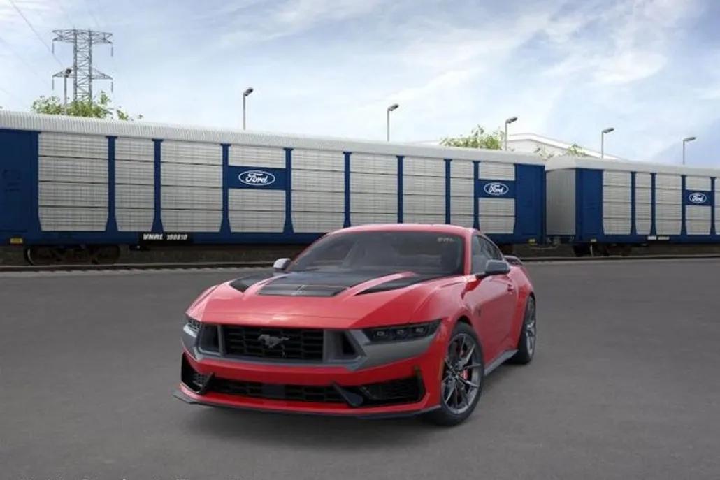 2025 Ford Mustang Dark Horse photo 1