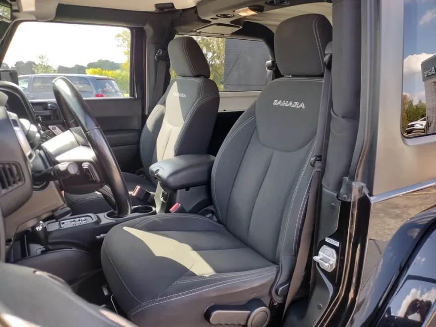 2018 Jeep Wrangler Sahara photo 1