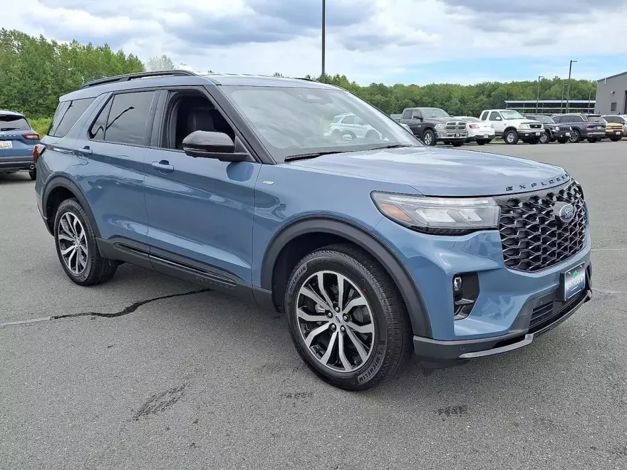 2025 Ford Explorer ST-Line photo 1