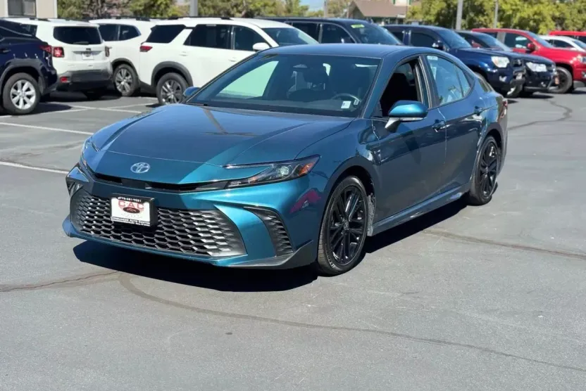2025 Toyota Camry photo 1