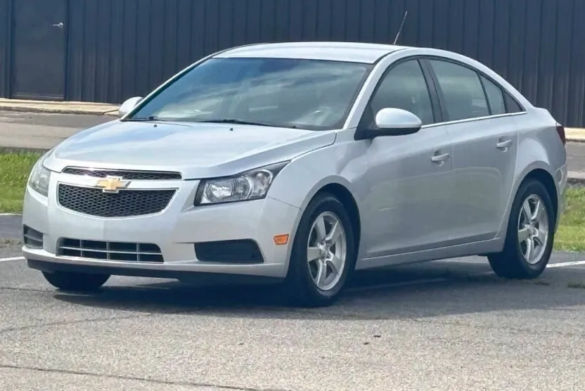 2013 Chevrolet Cruze photo 1