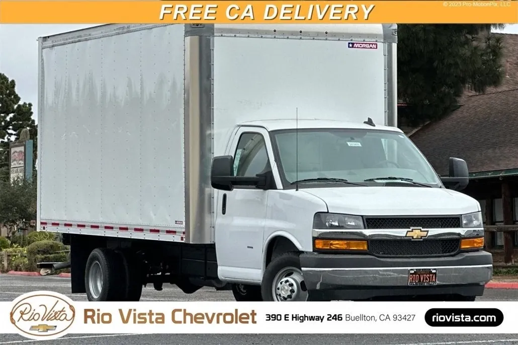 2024 Chevrolet Express Cutaway 3500 photo 1