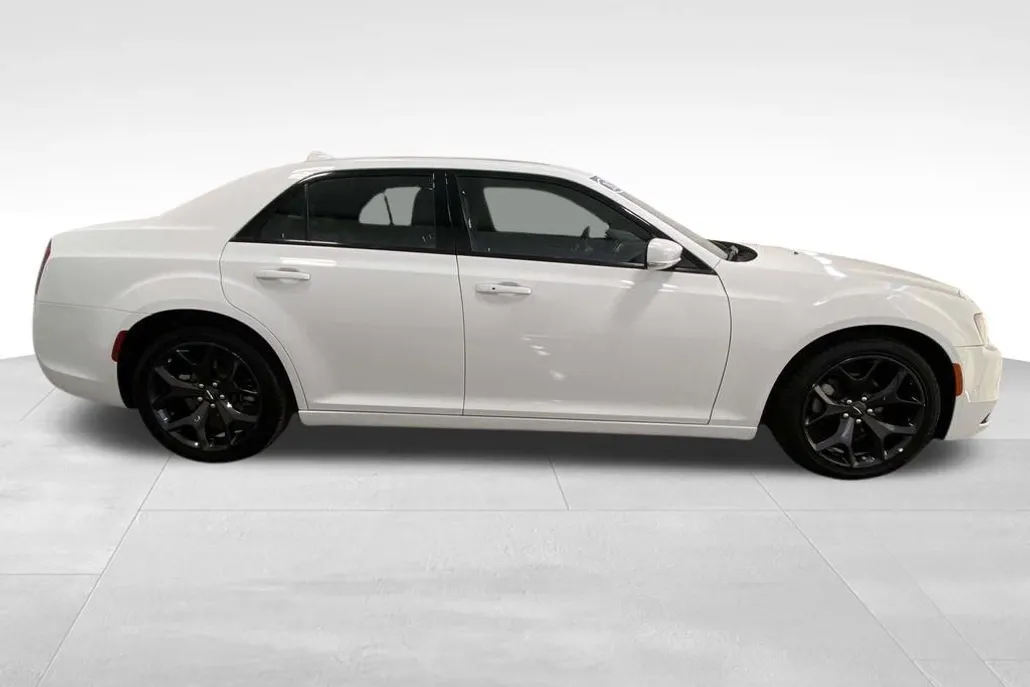 2023 Chrysler 300 S photo 1