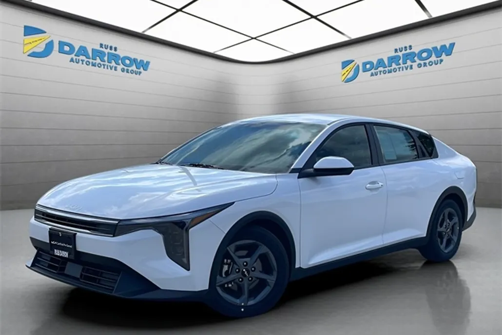 2025 Kia K4 LXS photo 1