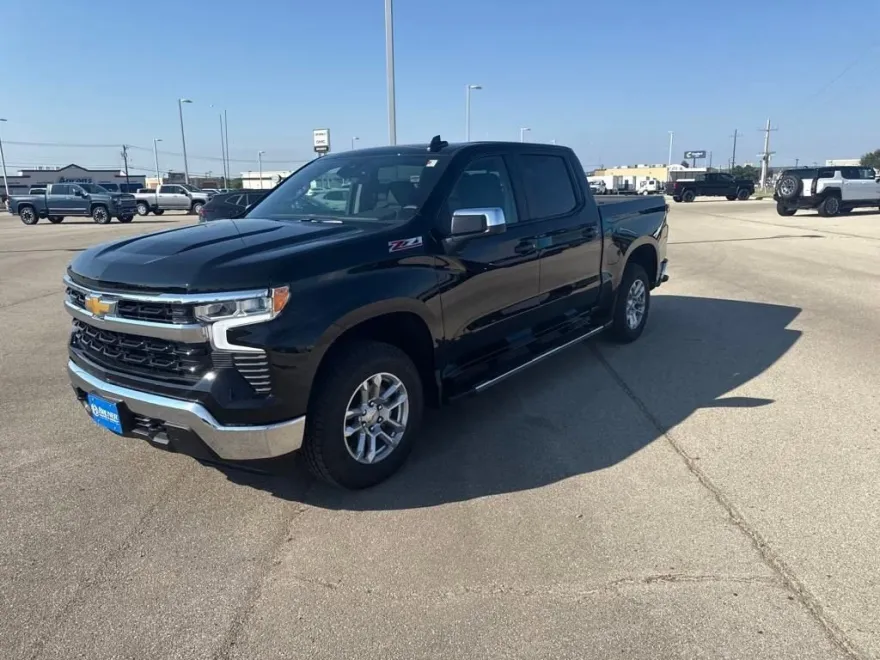 2026 Chevrolet Silverado 1500 LT photo 1