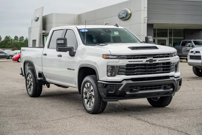 2024 Chevrolet Silverado 2500HD Custom photo 1