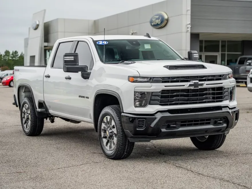 2024 Chevrolet Silverado 2500HD Custom photo 1