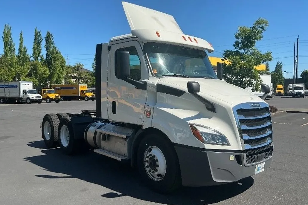 2020 Freightliner Cascadia 116" Day cab photo 1