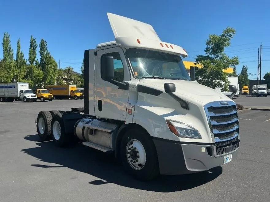 2020 Freightliner Cascadia 116" Day cab photo 1
