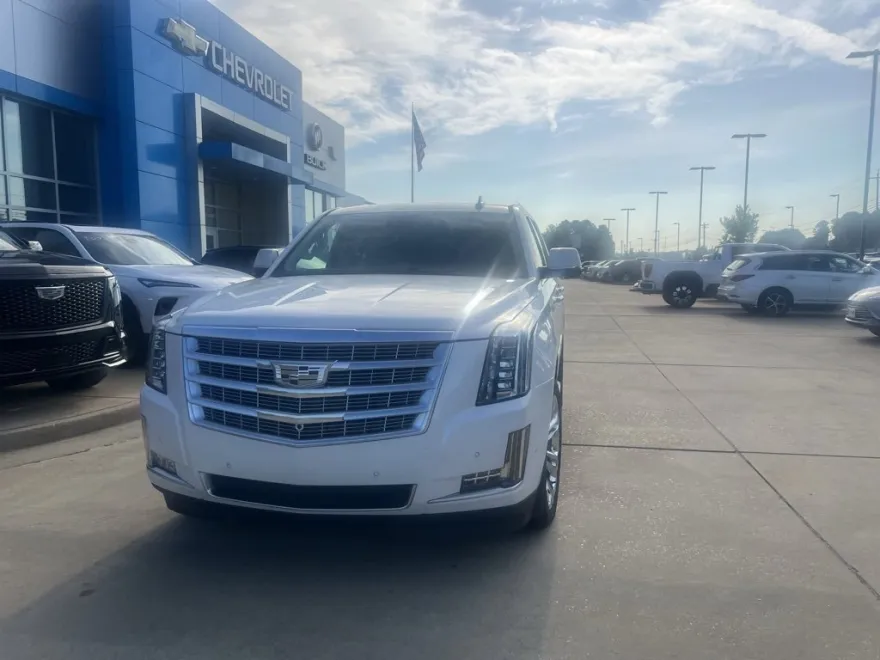 2020 Cadillac Escalade Luxury photo 1