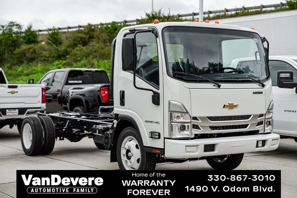 2025 Chevrolet Silverado 4500HD photo 1