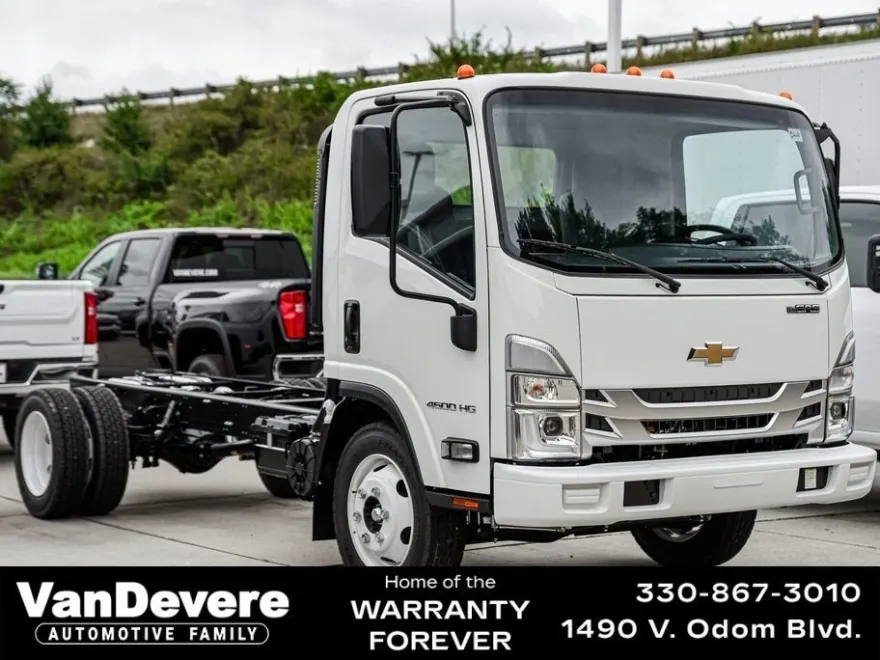 2025 Chevrolet Silverado 4500HD photo 1