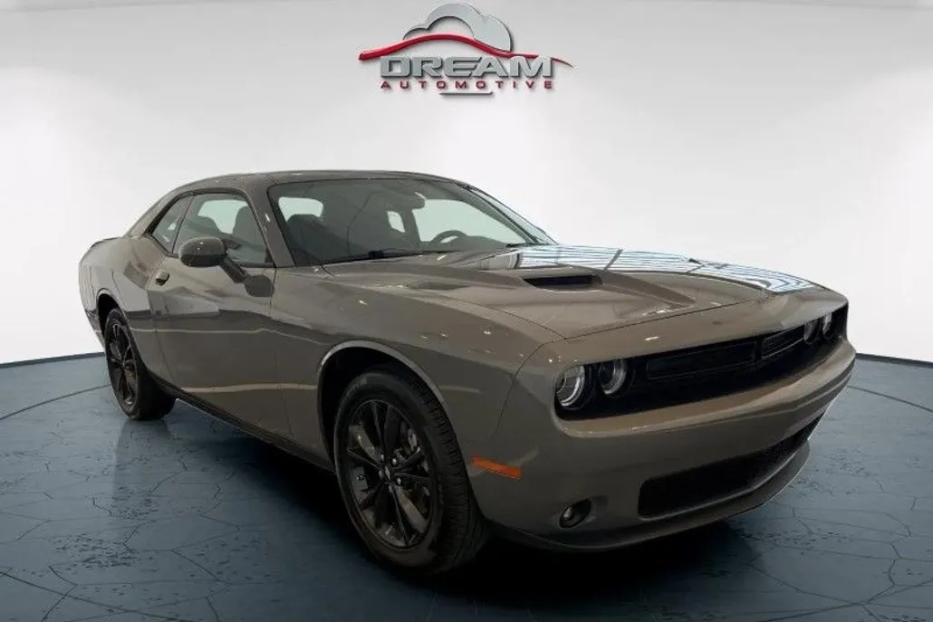 2023 Dodge Challenger SXT photo 1
