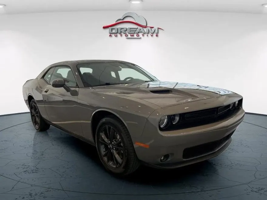 2023 Dodge Challenger SXT photo 1