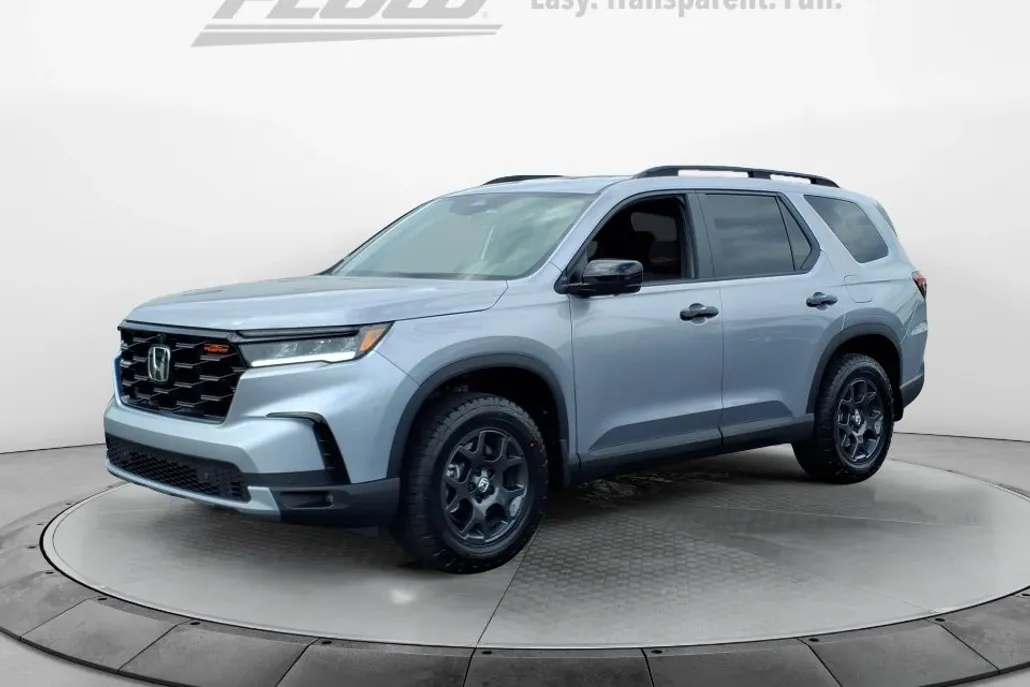 2025 Honda Pilot TrailSport photo 1