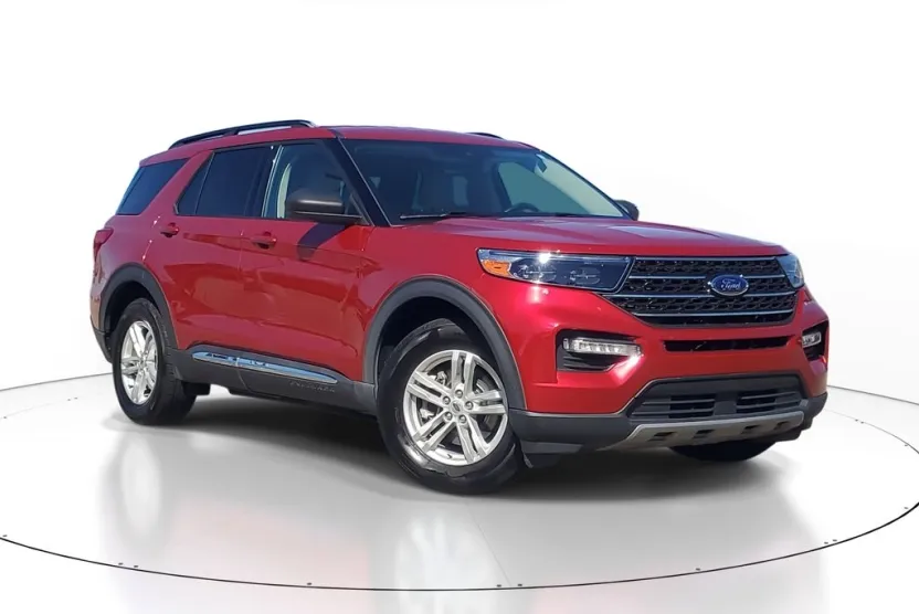 2021 Ford Explorer XLT photo 1