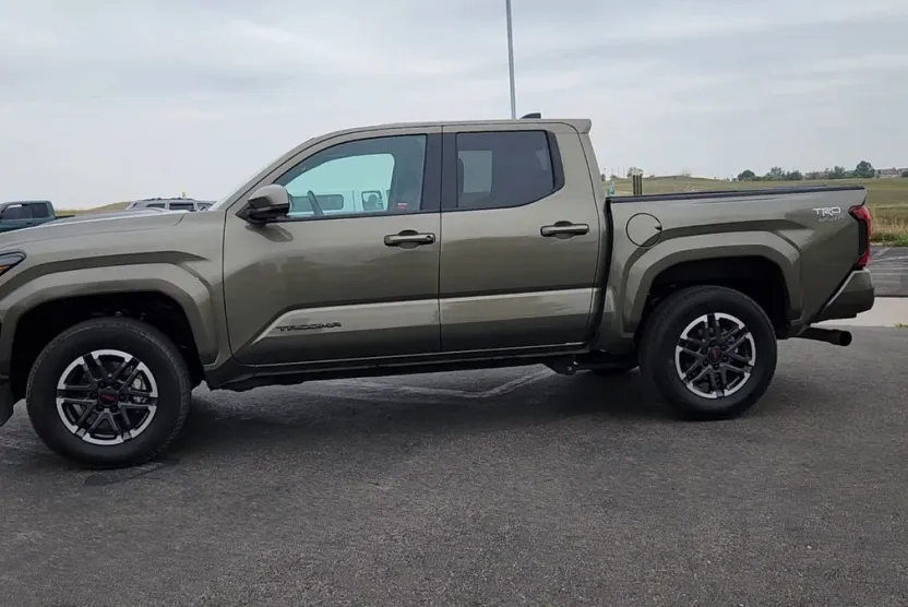 2024 Toyota Tacoma TRD Sport photo 1