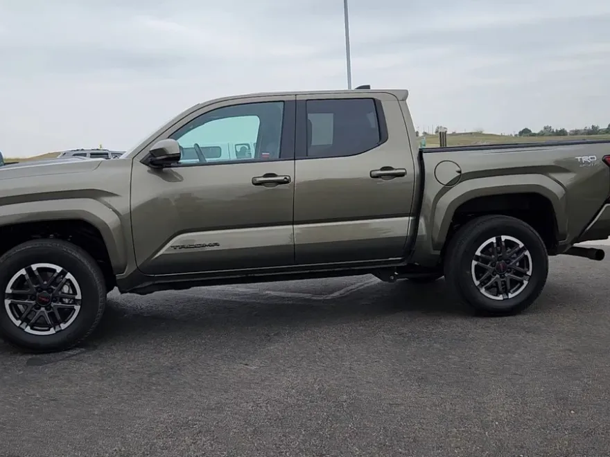 2024 Toyota Tacoma TRD Sport photo 1