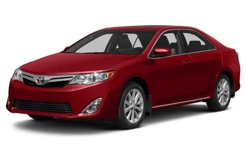2014 Toyota Camry LE photo 1