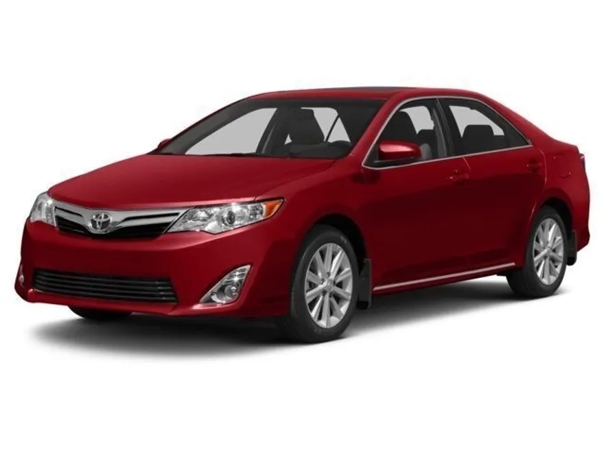 2014 Toyota Camry LE photo 1