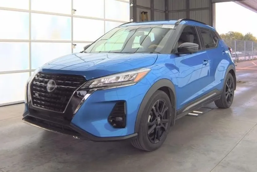 2024 Nissan Kicks SR photo 1