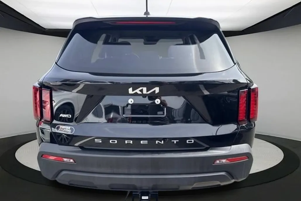 2022 Kia Sorento LX photo 1