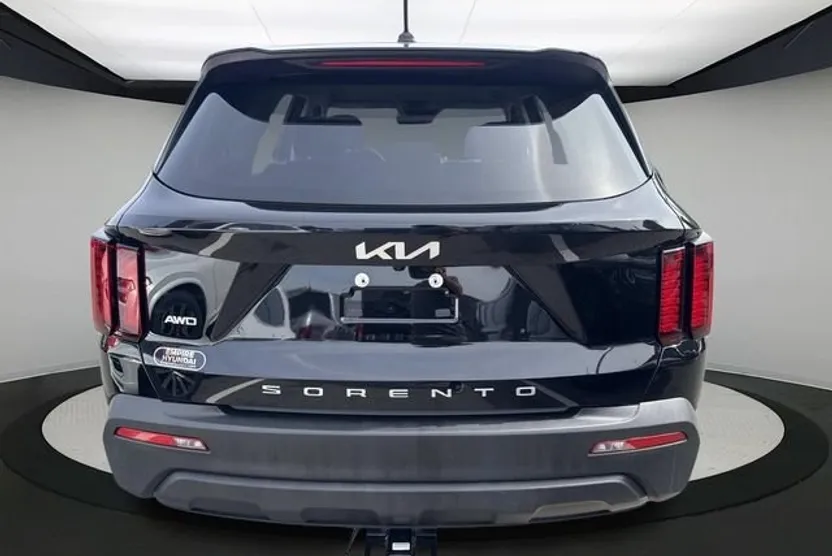 2022 Kia Sorento LX photo 1