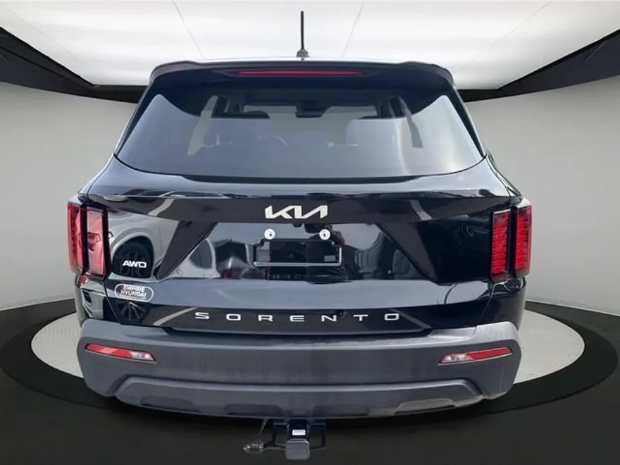 2022 Kia Sorento LX photo 1