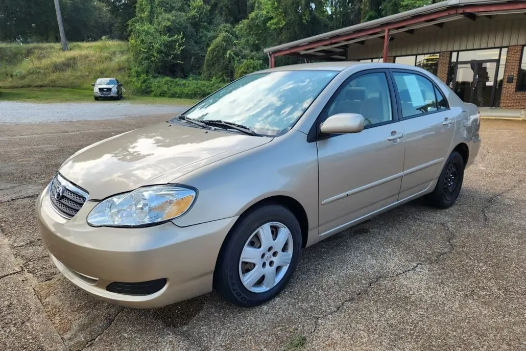 2006 Toyota Corolla LE photo 1